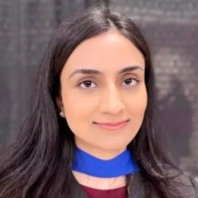 Headhsot of Fizza Manzoor