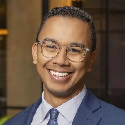 Headhsot of Isdin Oke