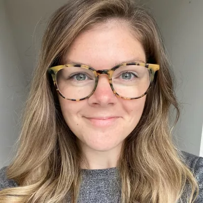 Headhsot of Lauren Violette