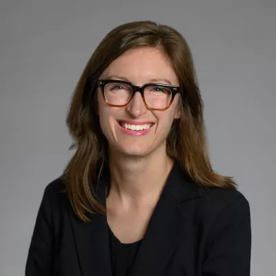 Headhsot of Elizabeth Bell