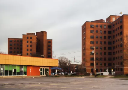 Urban neighborhood with low access to quality food options